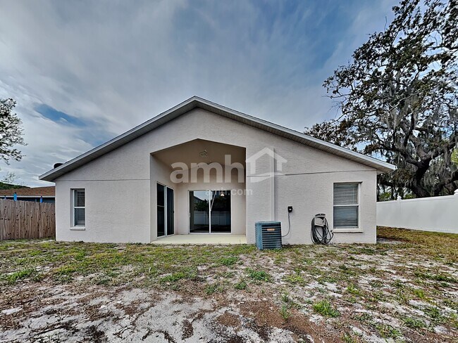 Building Photo - 11240 Lake Lanier Dr