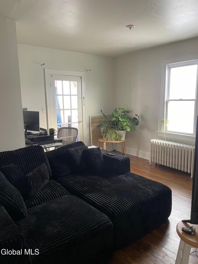 Building Photo - 7 Edison Ave