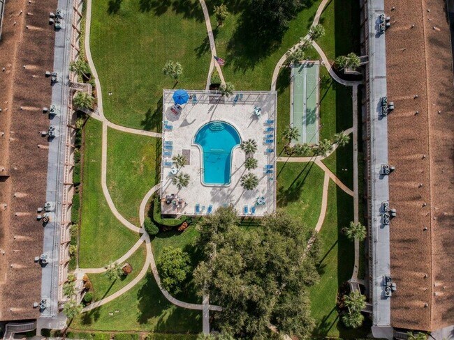 Building Photo - 650 Pinellas Point Dr S