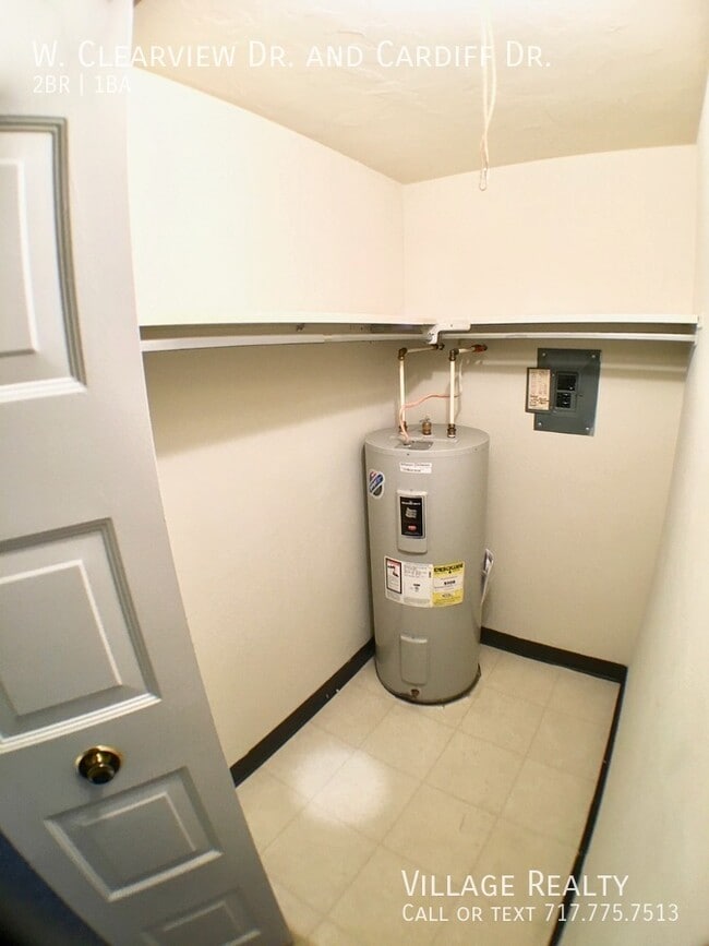 Building Photo - NO Steps! Affordable 2-Bed Convenient to I...