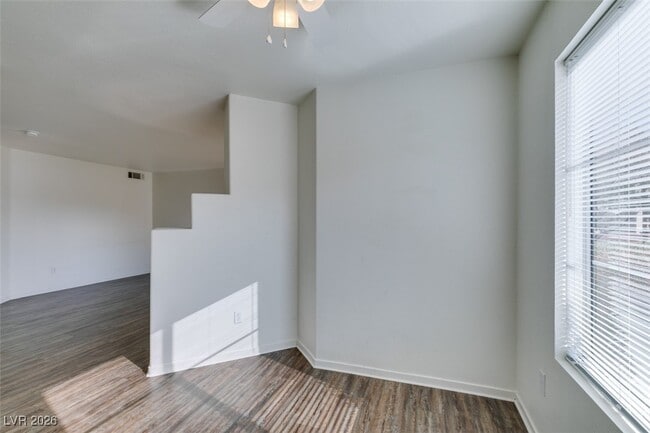 Building Photo - 698 S Racetrack Rd