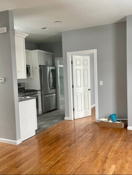 Building Photo - 345 Kaplan Ave