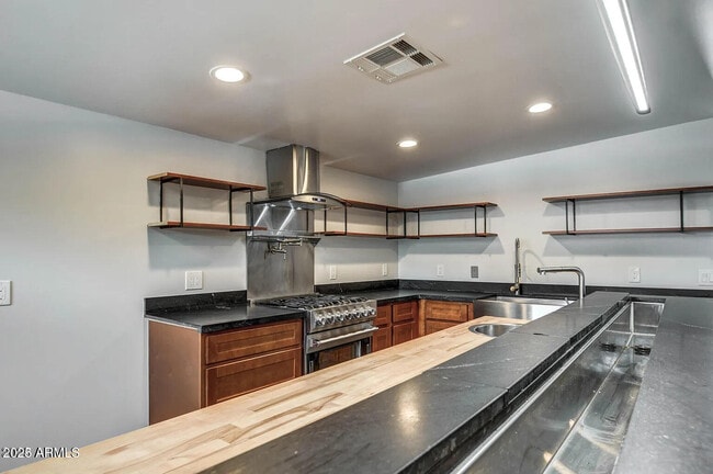 Building Photo - 1612 E Gaylon Dr