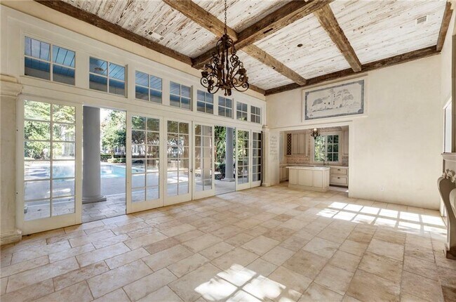 Building Photo - 2485 W Wesley Rd NW