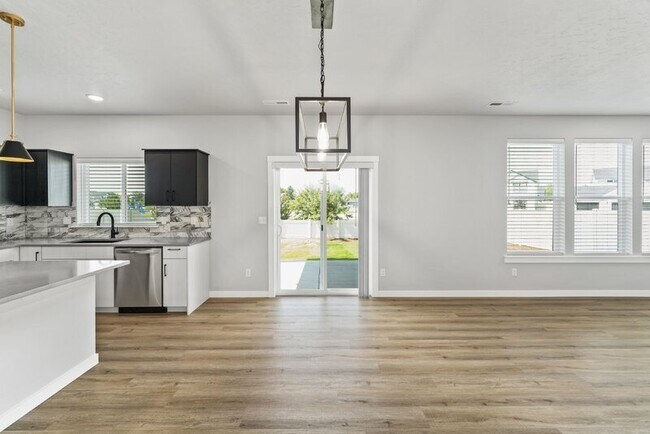 Building Photo - 2951 S Alcamo Wy