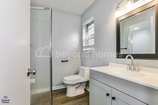 Building Photo - Beautifully Modernized Home with 3 bedroom / 2 full bath and 1,846 sq feet of space!