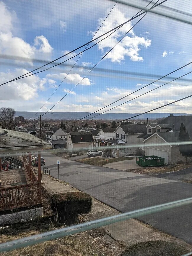 Building Photo - 37 Hurbane St