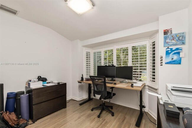 Building Photo - 9240 SW 69th Ct