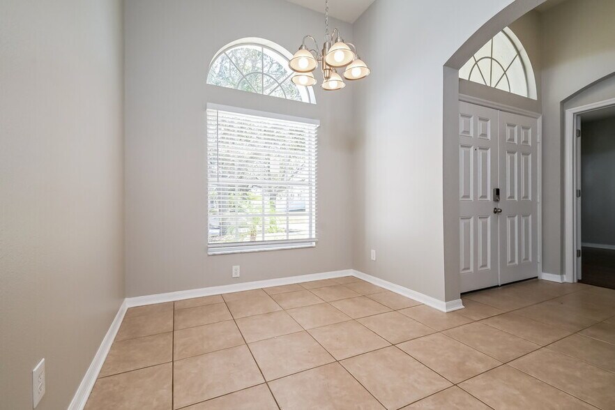 Building Photo - 9411 Laurel Ledge Dr