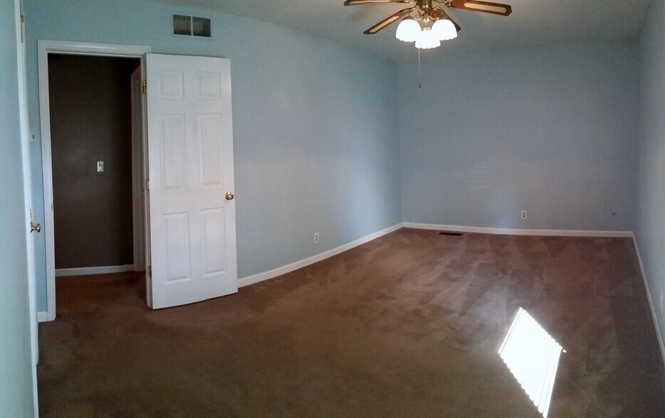 Master Bedroom - 529 Strawberry Hill Rd