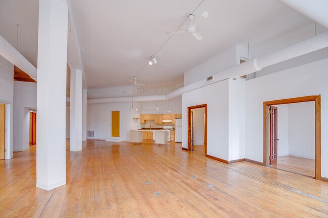 Building Photo - 1278 N Milwaukee Ave