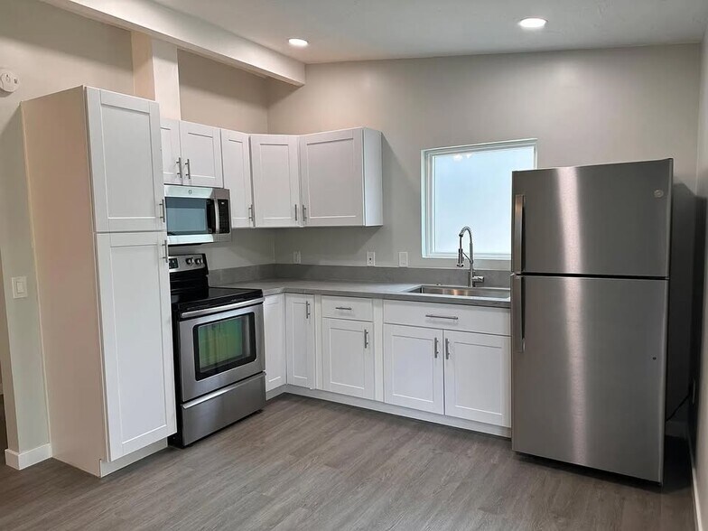 Building Photo - 2203A Alta Vista Dr