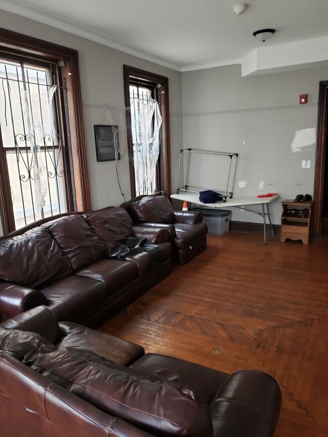 Building Photo - Newly Renovated Temple Student Housing