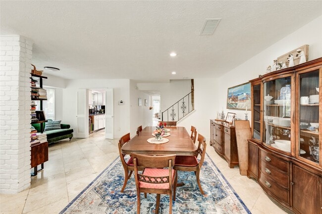 Building Photo - 13050 Trail Hollow Dr