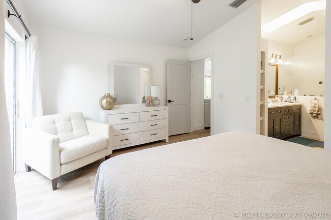 Building Photo - 73 Admirals Ct