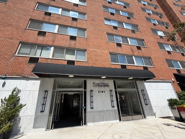 Building Photo - 2101 Chestnut St