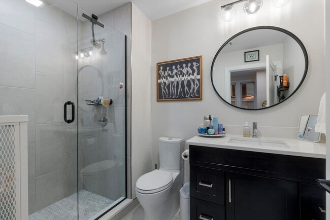 Building Photo - 202 Maverick St