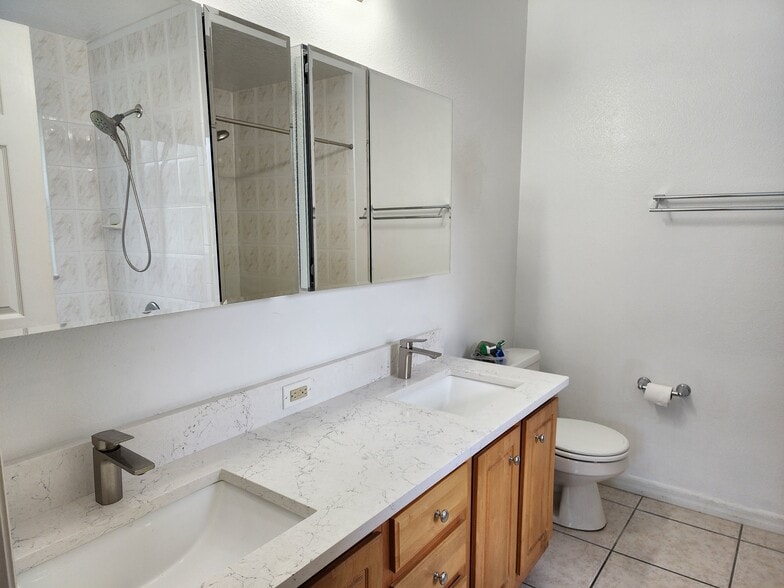 Master Bathroom - 1419 Russell Ave