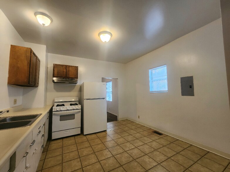 Building Photo - 1637 Cedar St
