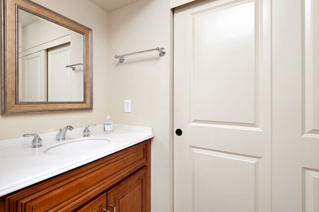 Building Photo - 2559 Caminito Muirfield