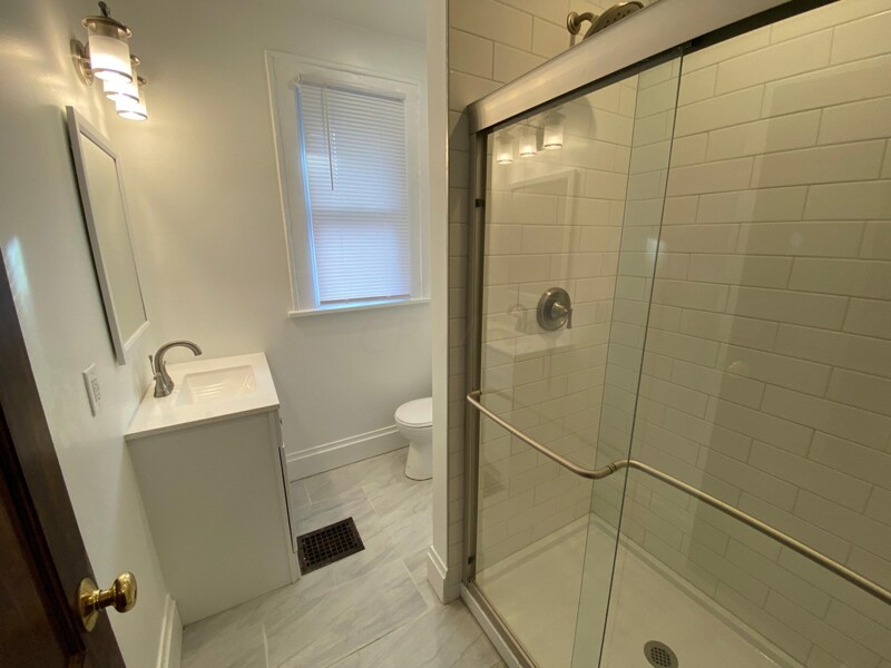 Building Photo - 301 E 19th Ave