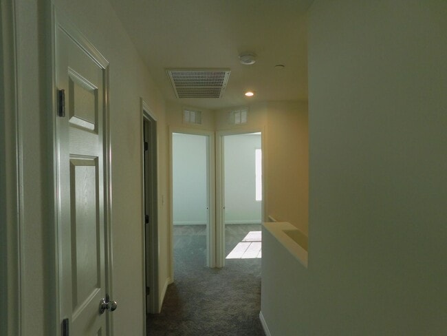 Building Photo - 1192 Mission View Ct