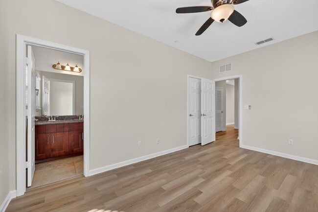 Building Photo - 11274-11271 Estancia Villa Cir