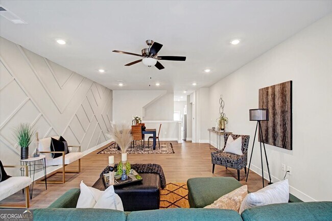 Building Photo - 2030 Main St NW