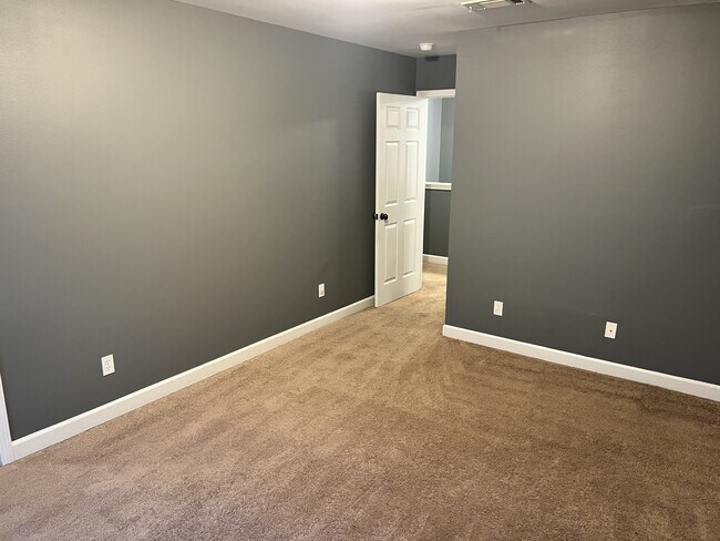 Building Photo - 6005 Fiori Dr