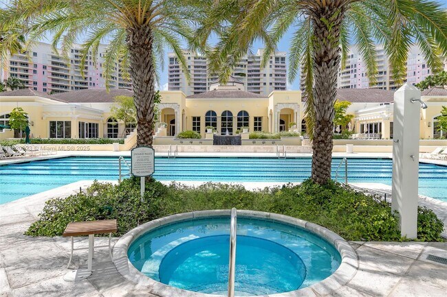 Building Photo - 725 Crandon Blvd