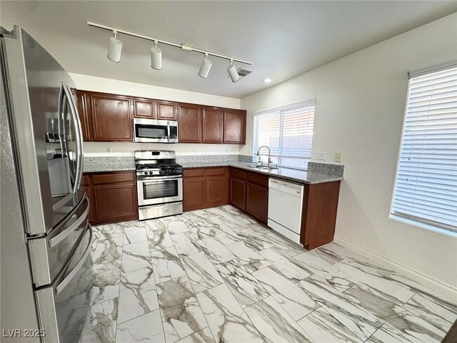 Building Photo - 7962 Traditional Ct