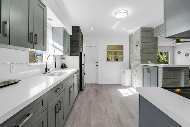 Building Photo - 230 NE 2nd Pl