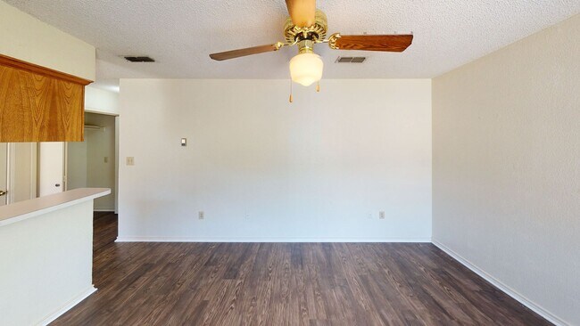 Building Photo - 1017 S Ave B