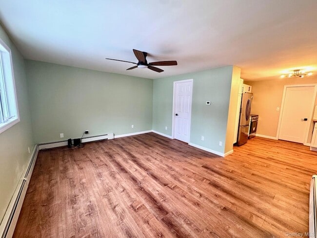 Building Photo - 121 Main St