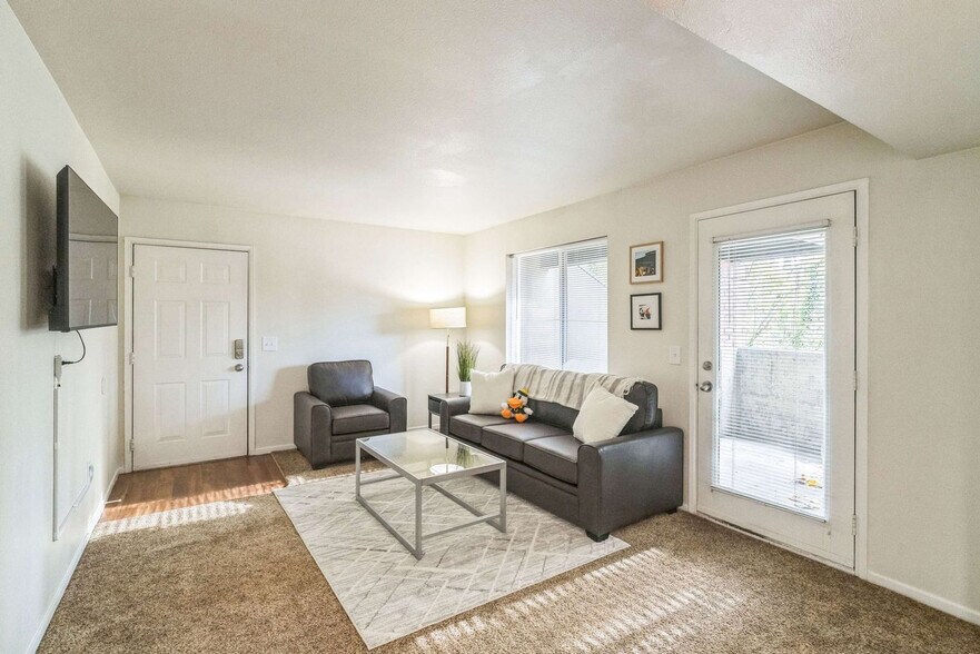 Primary Photo - 3225 Kinsrow Ave