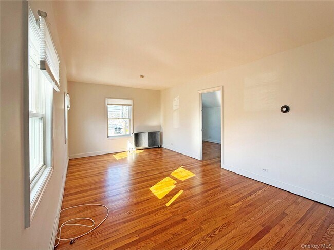 Building Photo - 495 Montauk Hwy