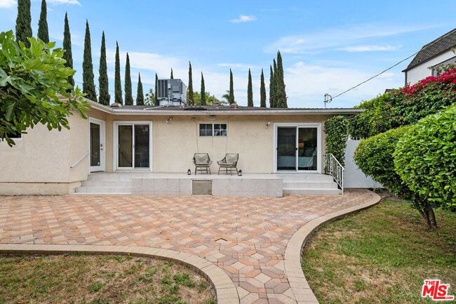 Building Photo - 465 N Kilkea Dr