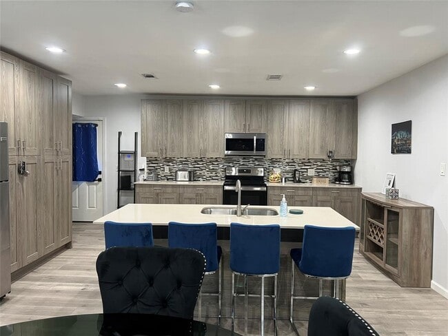 Building Photo - 14246 Ravine