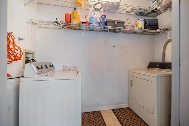 Building Photo - 880 Bird Bay Dr W