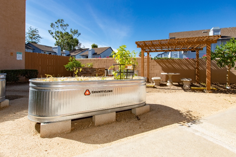 Building Photo - 570 S Lincoln Ave