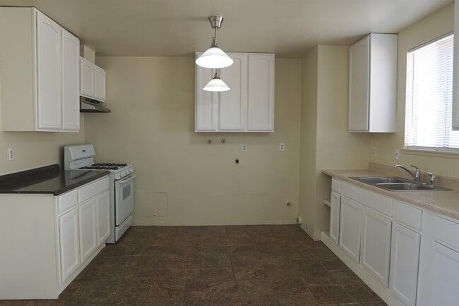 Building Photo - 52601 Avenida Navarro