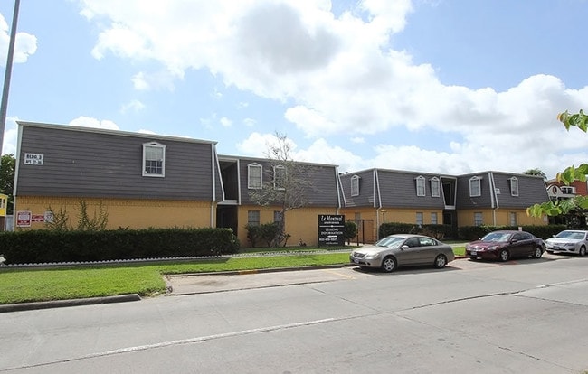 Building Photo - 4015 Broadway St