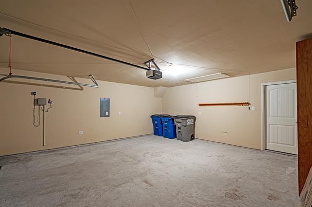 Building Photo - 1911 Meadow Crest Dr
