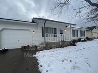 Building Photo - 228 E Ryan Dr