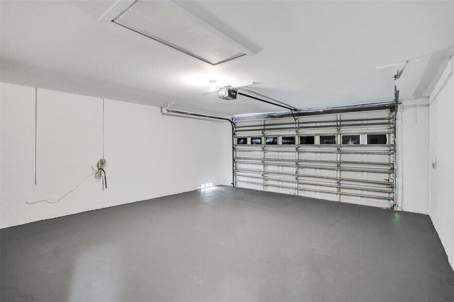 Building Photo - 1705 SW 100th Ave