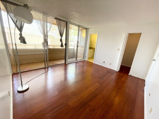 Building Photo - Well Maintained 3 Bed, 2.5 Bath Townhome i...