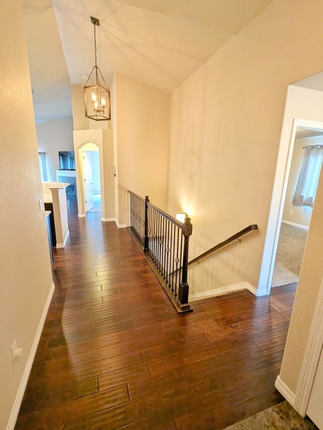 Building Photo - 5 Bedroom Three Bathroom Single Family Home in Monument