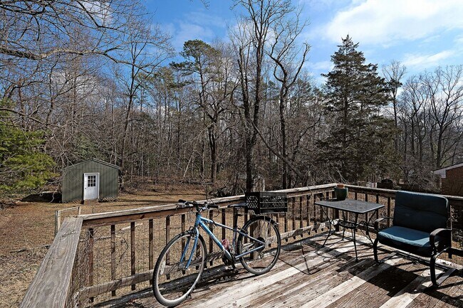 Building Photo - Pet-Friendly Fry's Spring Rental Near UVA