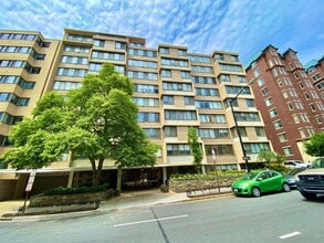 Building Photo - 522 21st St NW