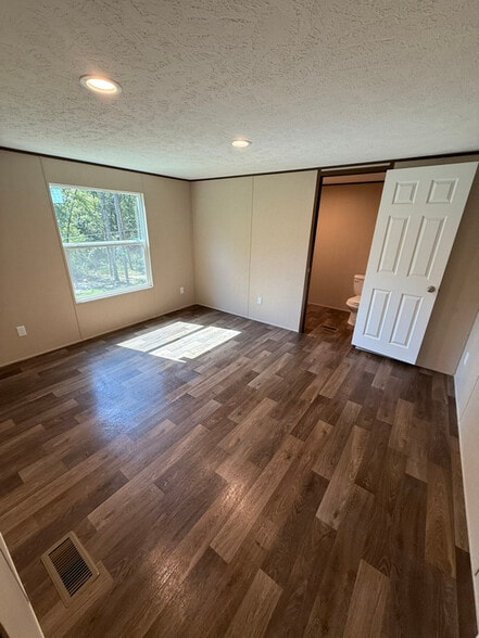 Building Photo - 350 Scenic Cir